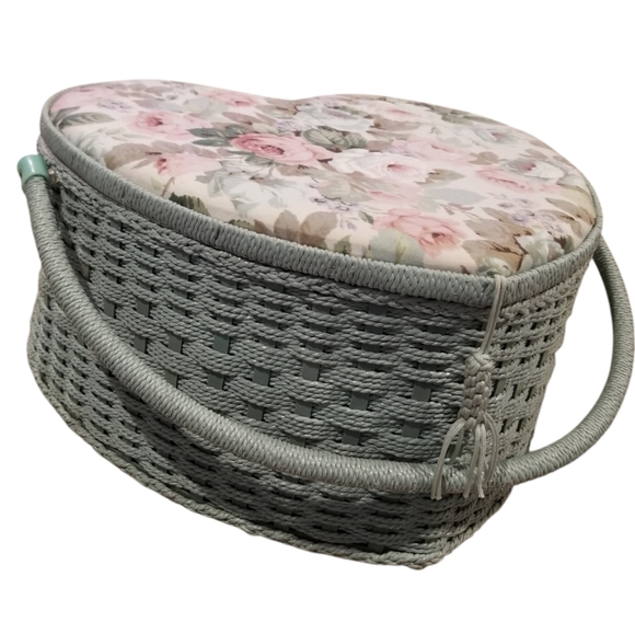 Vintage Heart Shaped Wicker Basket/Sewing Basket/Picnic Basket 14"x11"x7" - Picture 2 of 5